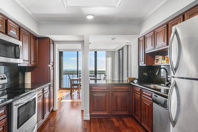 Foto principal - 124 Lakeshore Dr