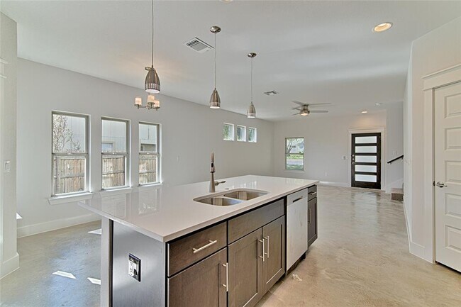 Foto del edificio - 8103 West Gate Blvd