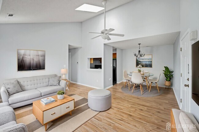 Foto del edificio - 307 Ravens Crest Dr