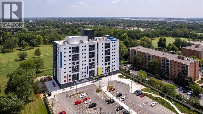 Building Photo - 3100 Meadowbrook Ln