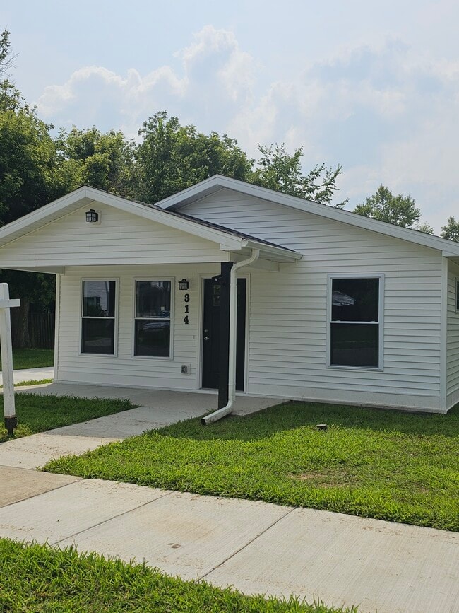 Building Photo - 314 N Perrine St