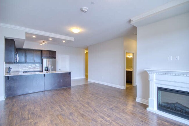 Building Photo - GORGEOUS 2+DEN WITH TWO BATHS IN NW LONDON