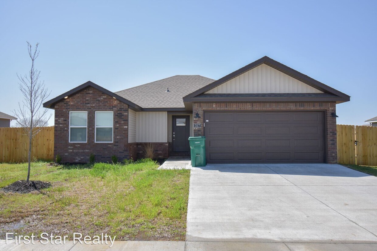 Foto principal - 3 br, 2 bath House - 317 N Mojave Street