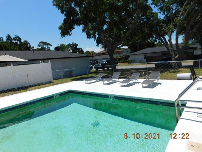 Foto del edificio - 5812 Erin Ln S