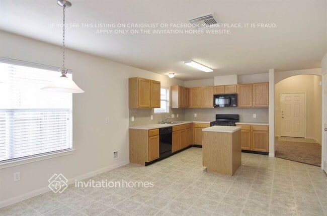 Foto del edificio - 915 Lancaster Lake Dr