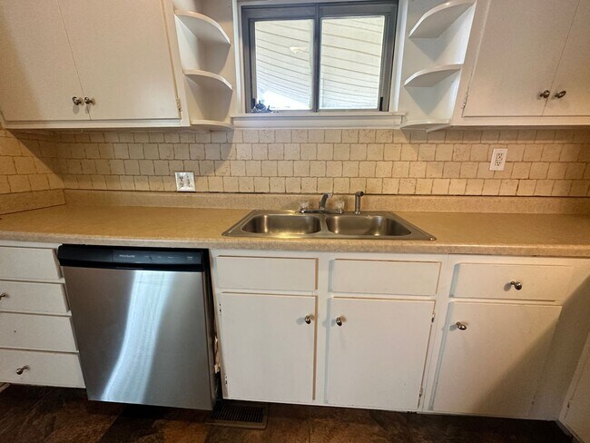 Foto del edificio - Nice 2 Bed 1 Bath OKC
