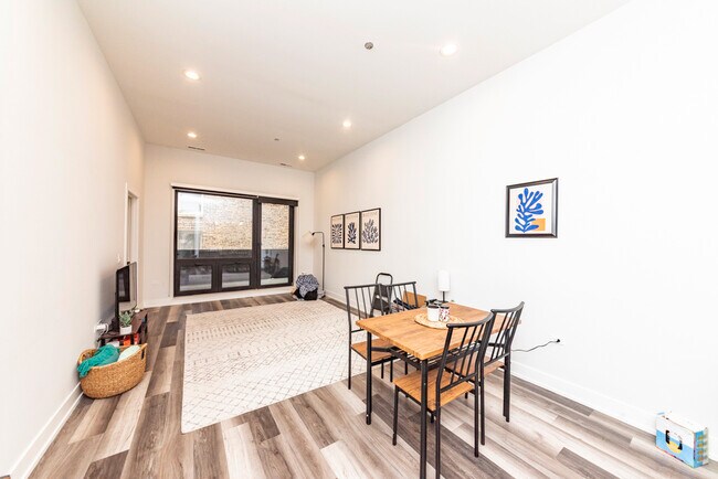 Foto del edificio - 2317 N Clark St