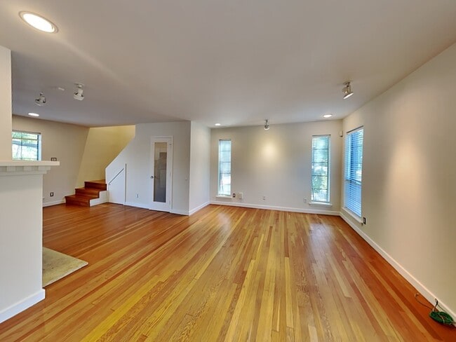Building Photo - 4402 Buena Vista St