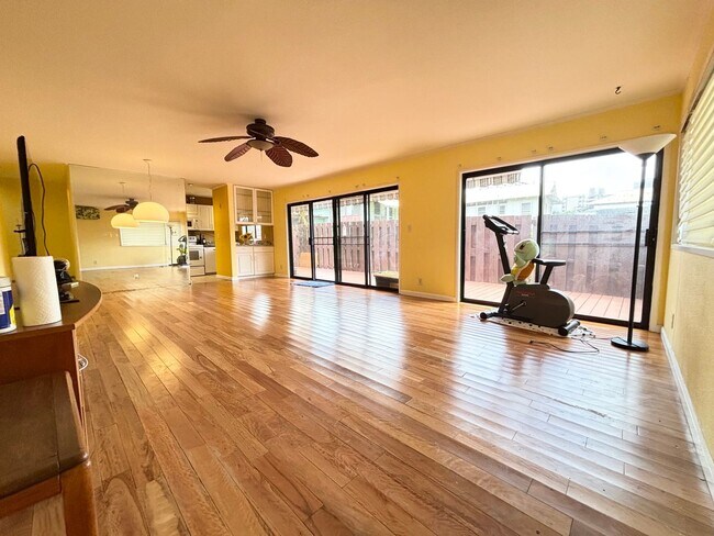 Foto del edificio - 2 Bedroom 1.5 Bathroom 2 Parkings at Nuuanu Streamside Spacious Ground Floor Unit Available Now!