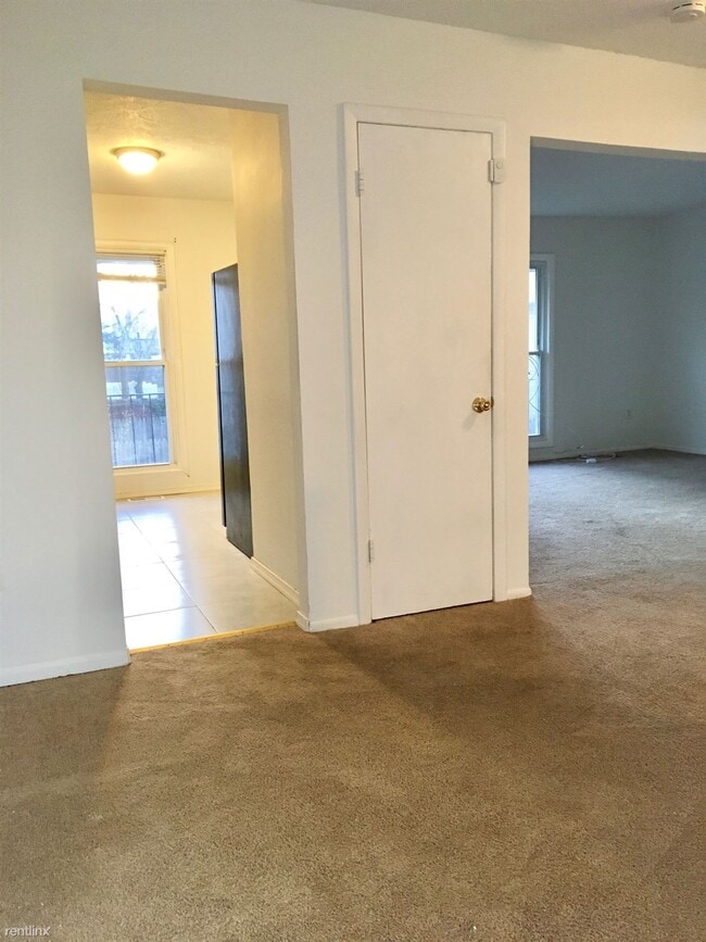 Building Photo - 4 br, 1.5 bath Townhome - 1749 Judy Way