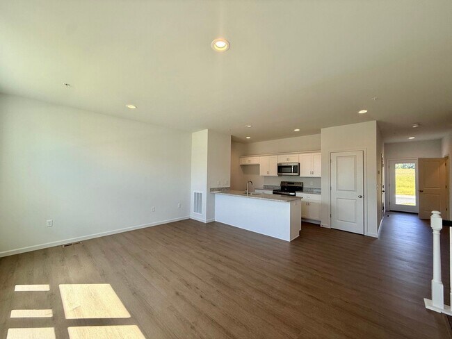 Building Photo - 45 N Conifer Dr