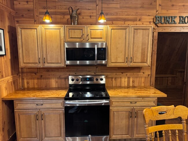 Foto del edificio - 324 Messenger Rd