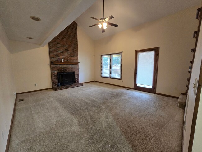 Building Photo - 504 Georgetown~ Lake Shore