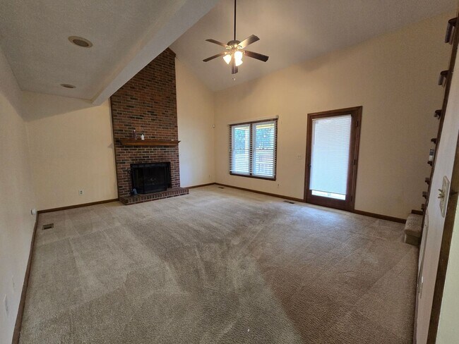 Foto del edificio - 504 Georgetown~ Lake Shore