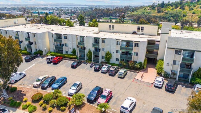 Foto del edificio - Perfectly located 2 bed, 2 bath condo in San Diego's Bay Ho area