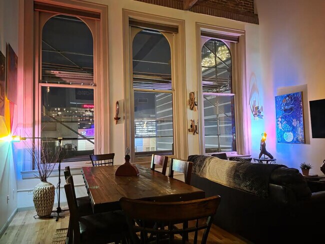 Building Photo - 1555 California St