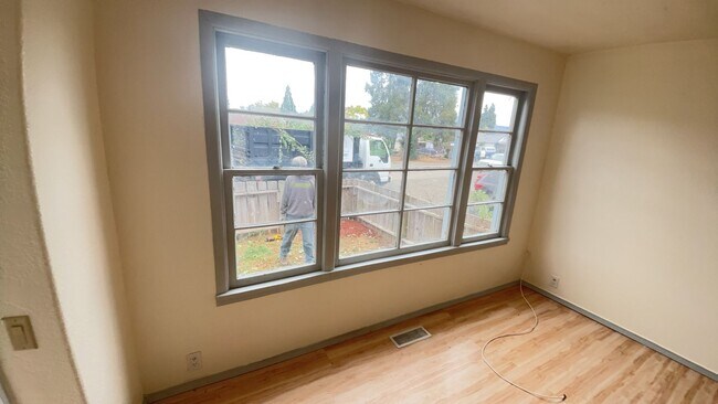 Foto del edificio - 577 NW T St