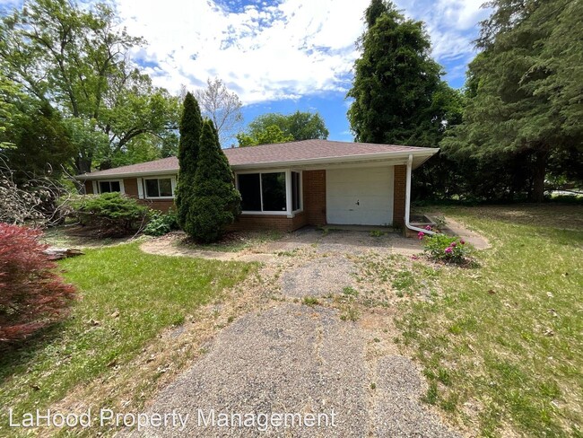 Building Photo - 2 br, 1 bath House - 2736 W Overhill Rd.