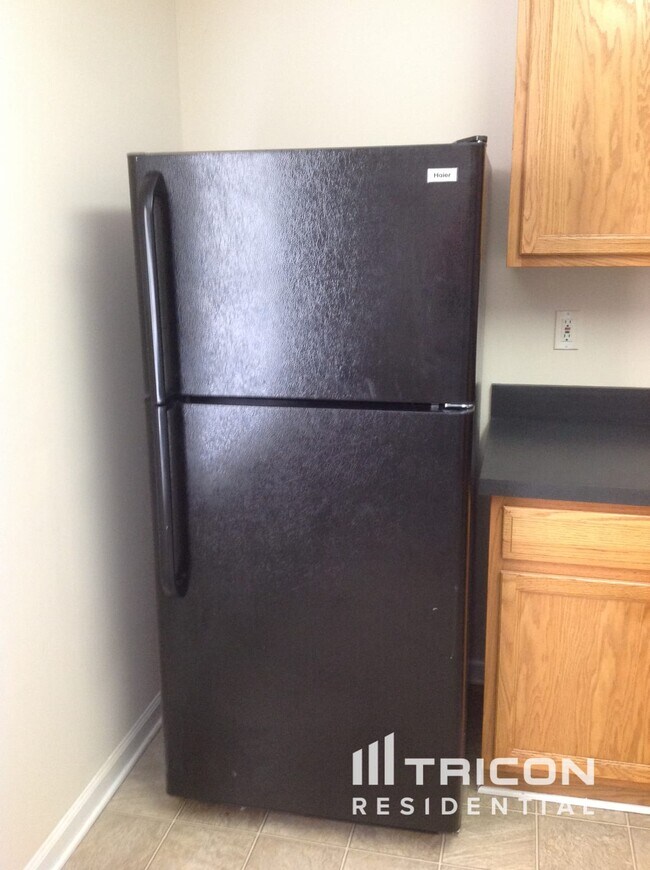 Foto del edificio - 7949 Bristle Ln