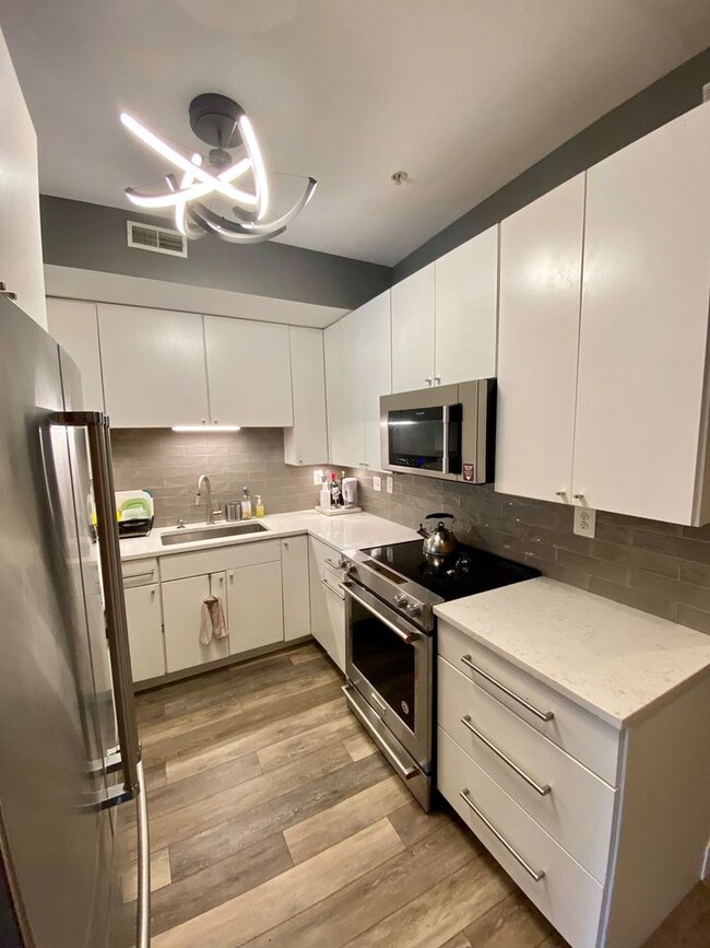 Kitchen - 443 R St NW