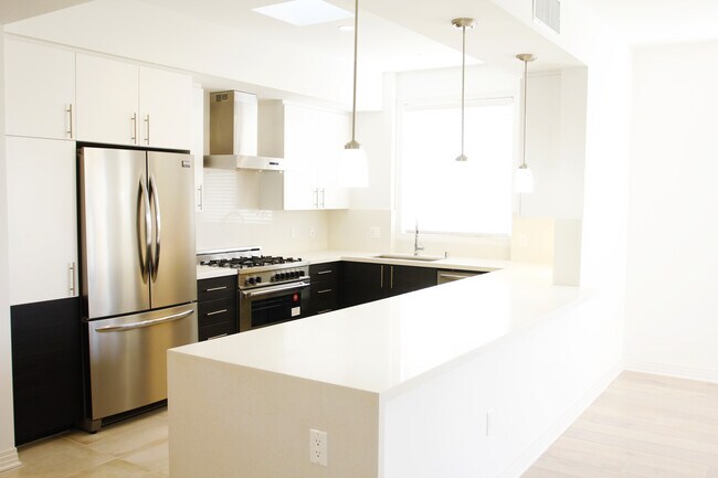 Encimeras - 11931 Goshen Ave "Le Robaire"