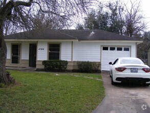 Building Photo - 4746 Larkspur St