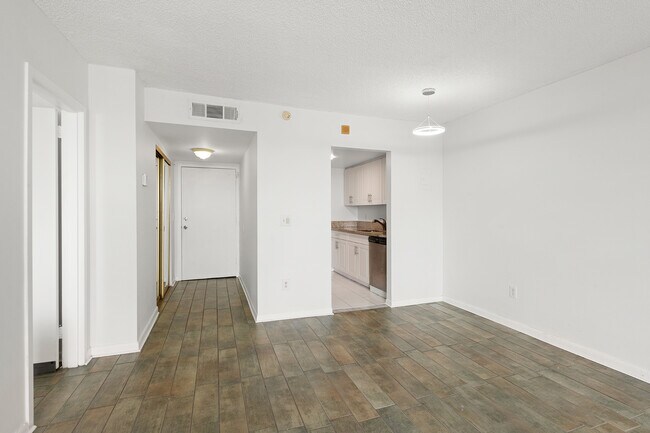 Foto del edificio - 2350 NE 135th St