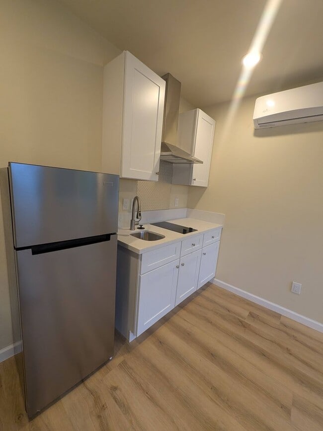 Building Photo - 1938 N Mills Ave