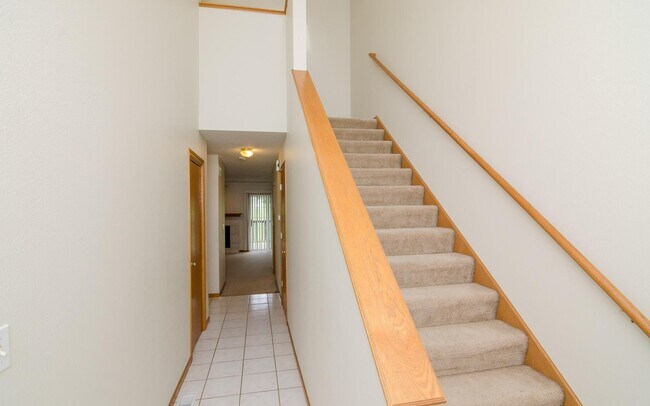 Building Photo - 2625 Rushmore Dr