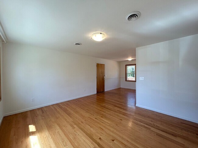 Foto del edificio - Charming Christiansburg home.