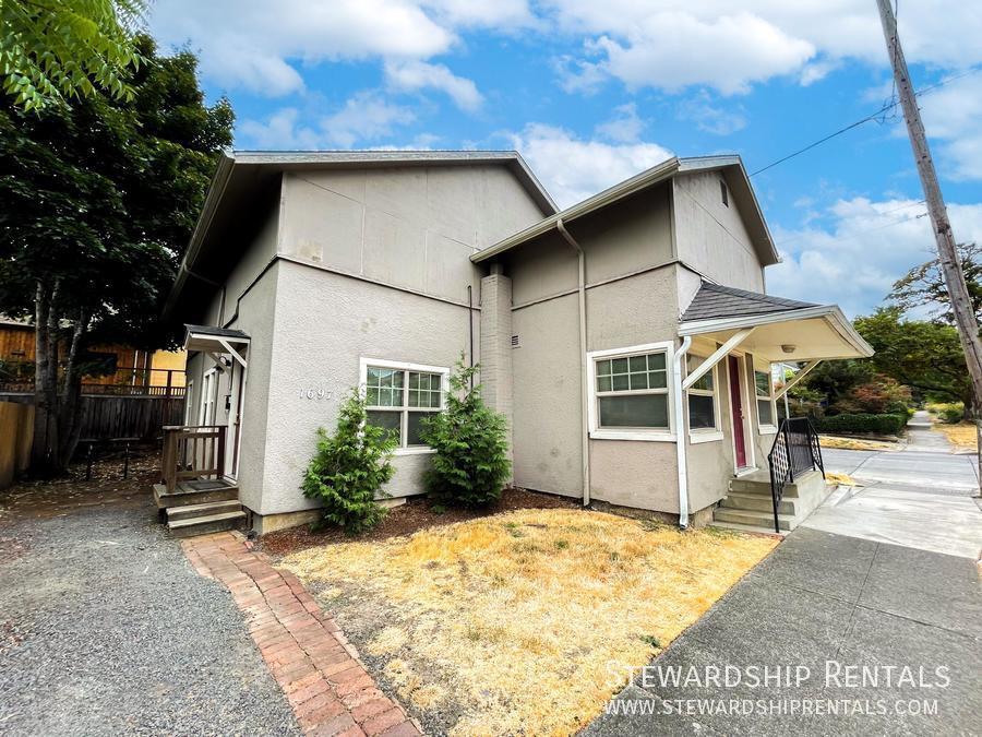 Primary Photo - Spacious house in quiet neighborhood