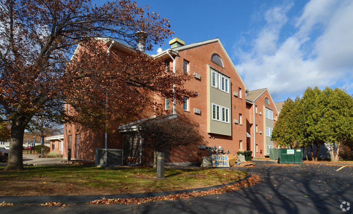 Foto del edificio - D.J. Komanetsky Estates