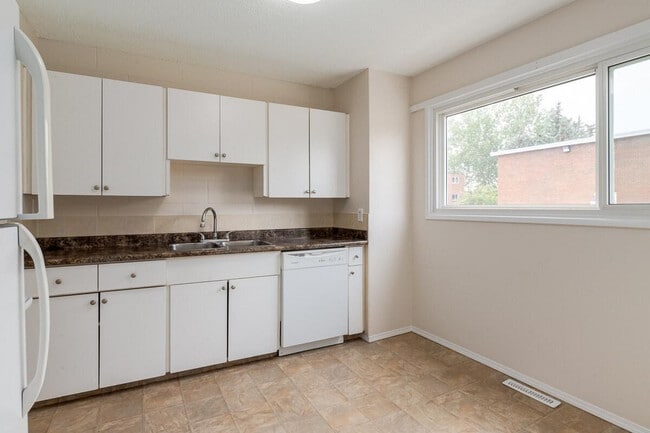 Building Photo - Parkland Townhomes