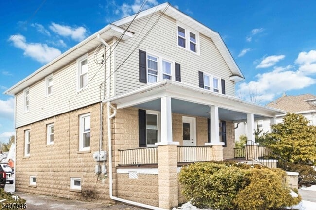 Building Photo - 10 Zazzetti St