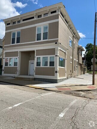 Building Photo - 600 Center St