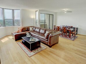 Building Photo - 651 Bering Dr