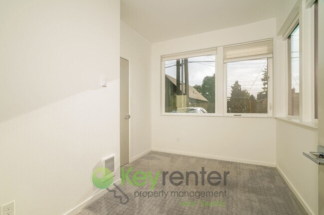 Foto del edificio - Skyline Chic: Modern Living with a Rooftop...
