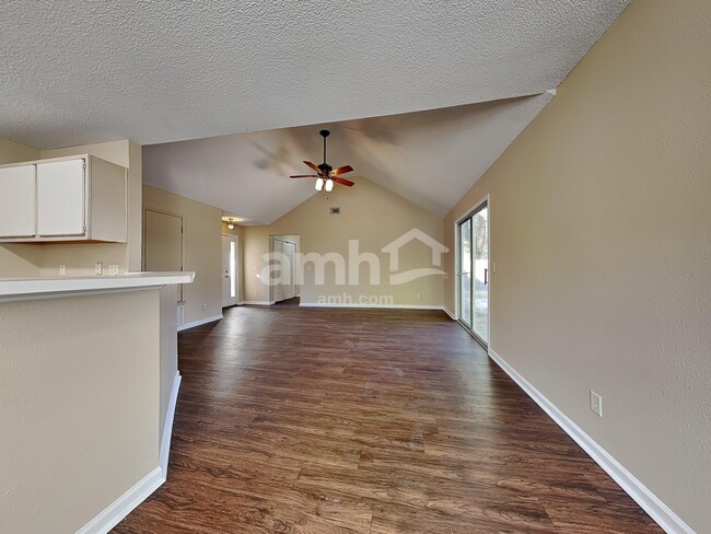 Foto del edificio - 106 Habitat Dr