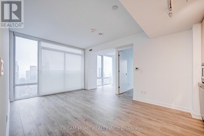 Photo du bâtiment - 501 Yonge St