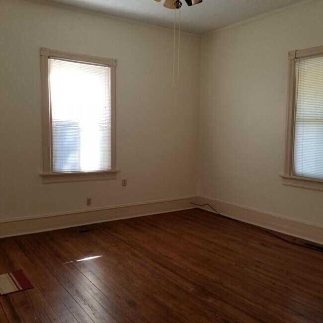 Foto del edificio - 2424 Birch Ave