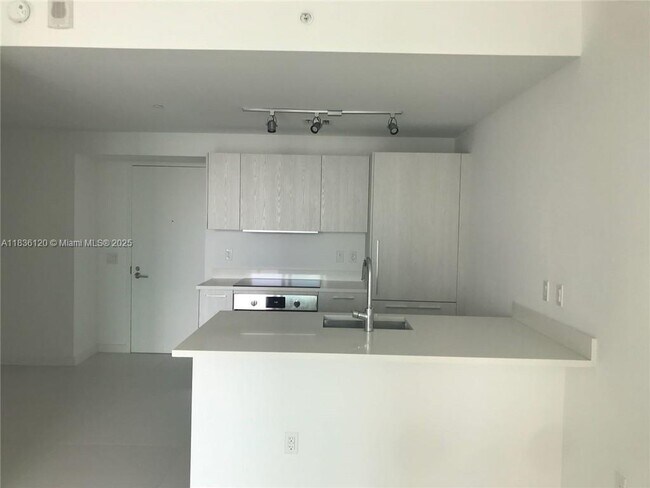 Foto del edificio - 501 NE 31st St