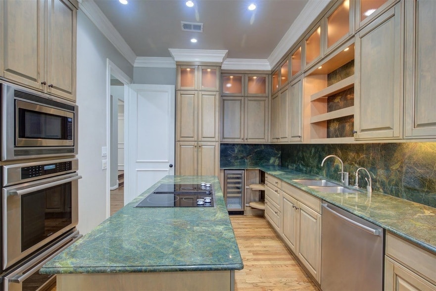 Photo - 1107 Milford St