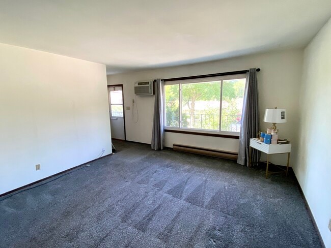 Building Photo - 3270 S 49th St