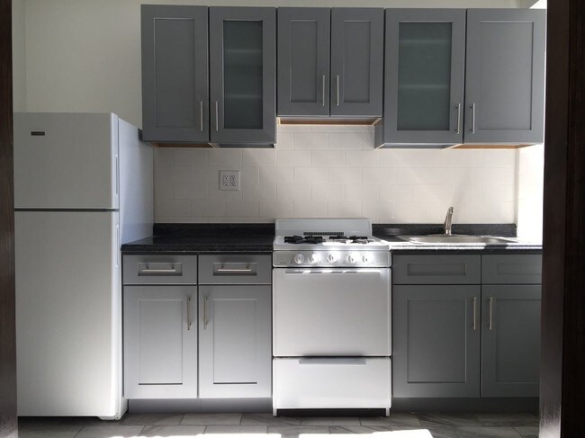 Foto del edificio - 86 E 7th St