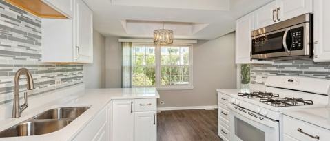 Building Photo - 647 Dauphine Ct