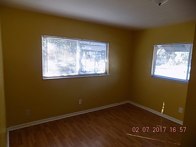 Building Photo - Tampa 3/1 Single Home