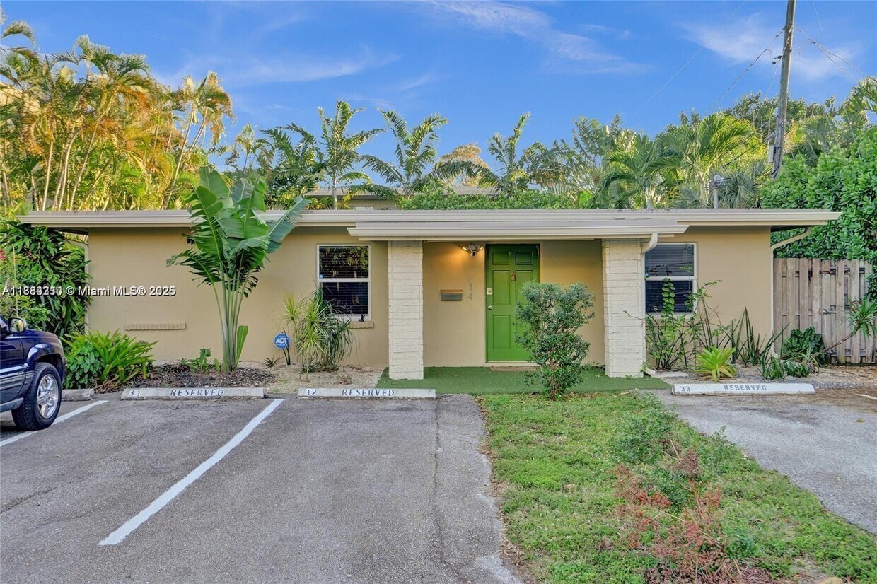 Foto principal - 620 NE 28th St
