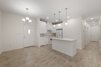 Building Photo - 2326 Summit Rd