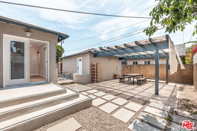 Foto del edificio - 2537 Cotner Ave