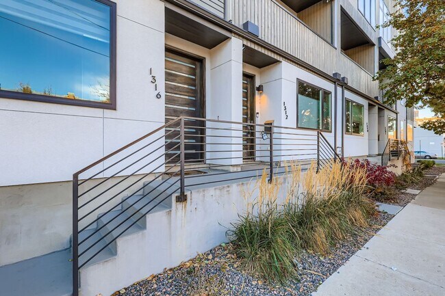 Foto del edificio - City Park West Home Available Immediately!